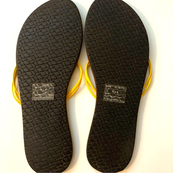 Reef yellow flip flop sandals  8 - Picture 2 of 5